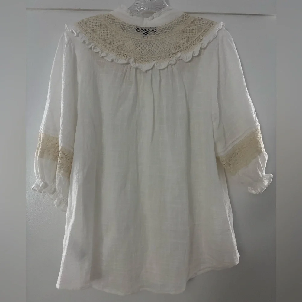 Like NEW Democracy White and Cream Lace Blouse Size Large - Picture 7 of 9